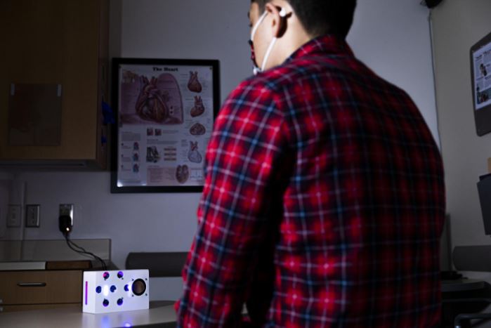 توسعه هوش مصنوعی که با اسپیکر هوشمند و بدون تماس روی ریتم قلب نظارت میکند توسعه هوش مصنوعی که با اسپیکر هوشمند و بدون تماس روی ریتم قلب نظارت میکند