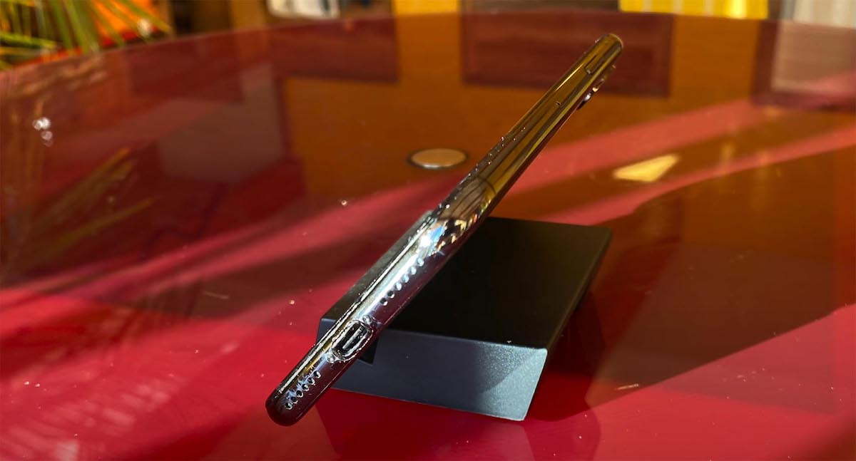 اولین آیفون X ضد آب با پورت USB-C با قیمت 3000 دلار فروخته شد اولین آیفون X ضد آب با پورت USB-C با قیمت 3000 دلار فروخته شد