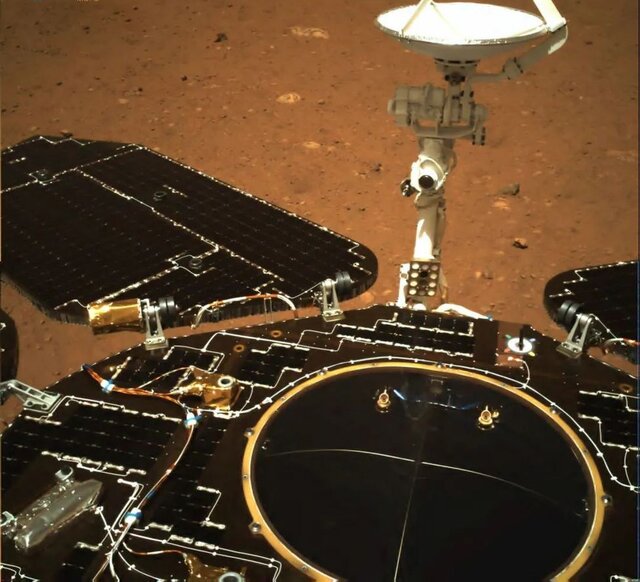 نخستین تصاویر مریخ‌نورد چینی از سطح مریخ منتشر شد