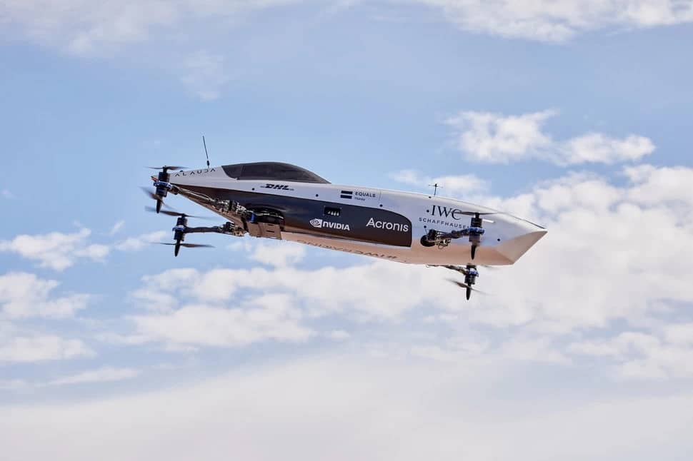 نخستین ماشین مسابقه پرنده دنیا بال پرواز گشود + فیلم و عکس