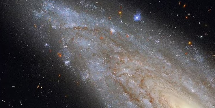 تصویر خیره‌کننده هابل از یک نیروگاه کهکشانی