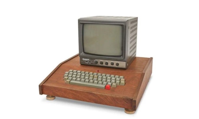 یکی از اولین کامپیوتر‌های اپل در یک حراجی با قیمت ۵۰۰ هزار دلار به فروش رسید