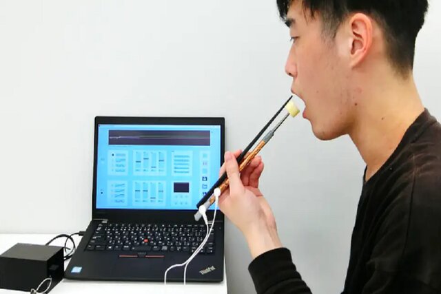 چاپستیکهای برقی که غذا را خوشمزه میکنند! چاپستیکهای برقی که غذا را خوشمزه میکنند!