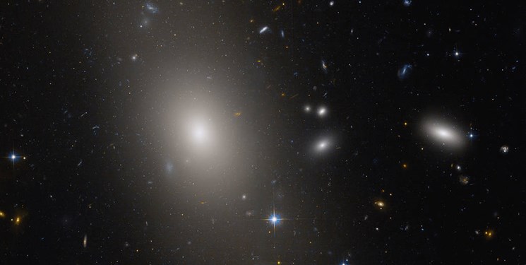 تصویر زیبای هابل از کهکشان بیضوی شکل