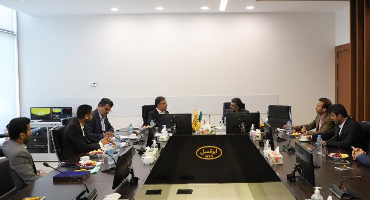 تقدیر استاندار مازندران و نمایندۀ ساری از ایرانسل استاندار مازندران و مدیرعامل ایرانسل