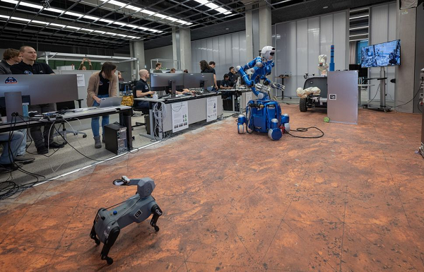 کنترل یک سگ رباتیک از فضا