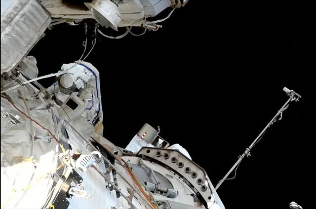 رهاسازی قطعاتی از ایستگاه فضایی بین‌المللی در فضا