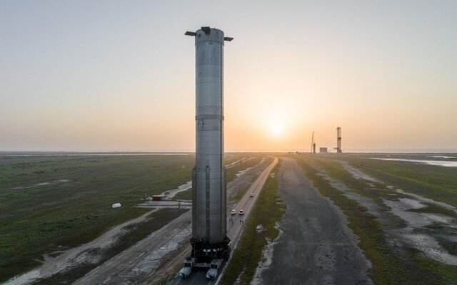 عکس‌های جدید تقویت‌کننده بزرگ موشک «استارشیپ» روی سکوی پرتاب
