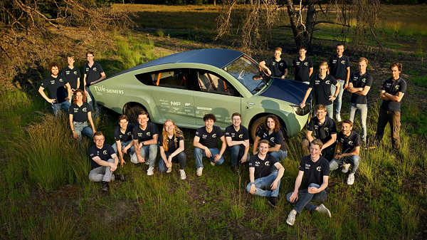 با اولین خودروی آفرود خورشیدی جهان آشنا شوید