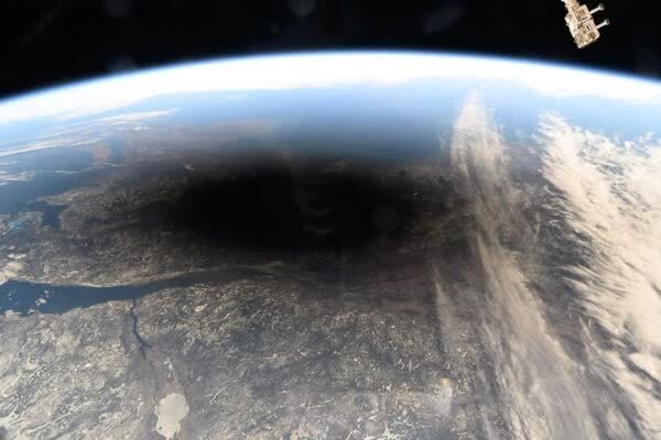 خورشیدگرفتگی آمریکای شمالی از نگاه ایستگاه فضایی بین‌المللی