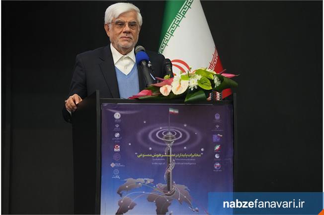 وزیر ارتباطات: باید «نتیزن» را به رسمیت بشناسیم و خودمان را بازتعریف کنیم/ معاون اول رئیس جمهور: سهم 20 درصدی از اقتصاد کشور را انتظار میکشیم محمدرضا عارف