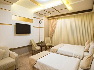 آیا هتل آزادی تبریز پارکینگ مسقف دارد؟