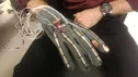 حسگری که زبان اشاره را به صدا ترجمه می کند